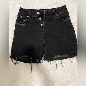 BLACK STRAIGHT HIGH WAISTED SHORTS🖤🖤 SIZE US 4 AND IN GREAT CONDITION((: